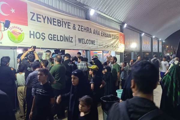 Erbain yürüyüşünde gökkuşağı renginde milyonlarca ziyaretçinin varlığı |fotoğraf