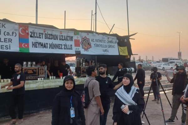 Erbain yürüyüşünde gökkuşağı renginde milyonlarca ziyaretçinin varlığı |fotoğraf