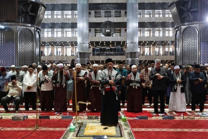 Mescid-i Aksa ve dünyanın bazı ülkelerinde Şehit Heniyye için kılınan gıyabi cenaze namazları