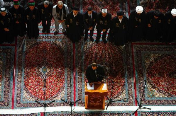 Necef'te Peygamber Efendimiz’in (s.a.v) vefat yıldönümü münasebetiyle matem bayrağı göndere çekildi