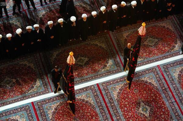 Necef'te Peygamber Efendimiz’in (s.a.v) vefat yıldönümü münasebetiyle matem bayrağı göndere çekildi