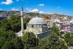 445 yıllık cami zamana meydan okuyor