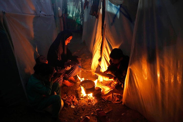 Soykırımın yükü Gazzeli kadınların omzunda Soykırımın yükü Gazzeli kadınların omzunda