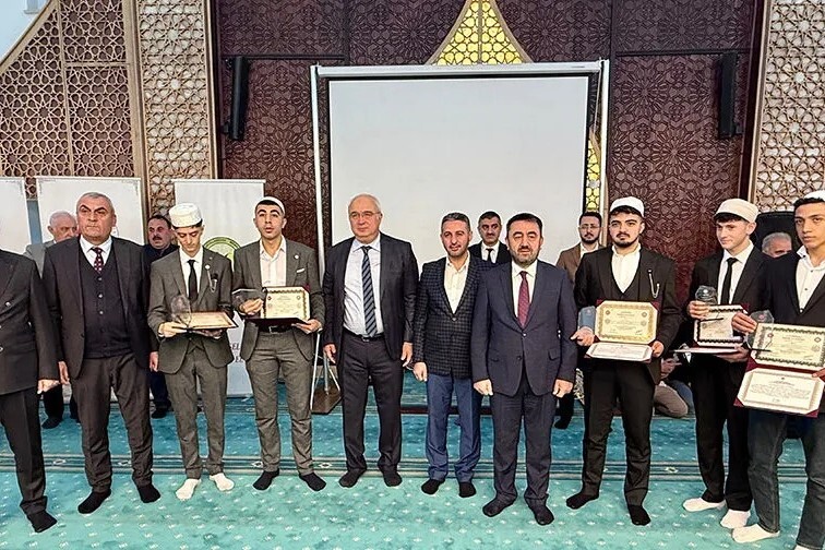 Kayseri'de 183 hafız belge aldı Kayseri'de 183 hafız belge aldı