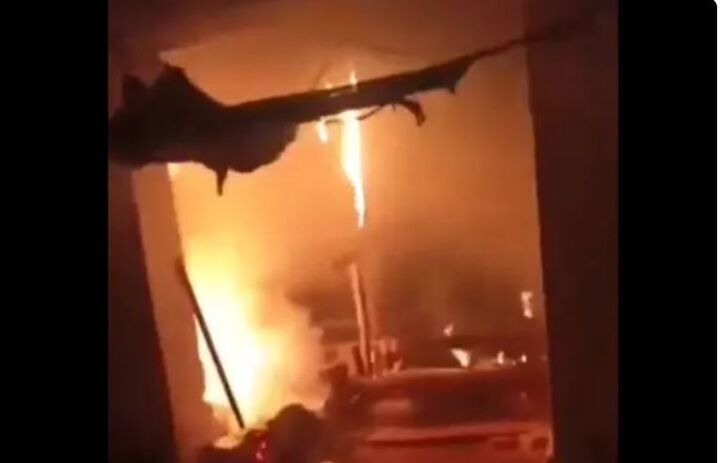 Hindistan’da 600 yıllık cami ateşe verildi