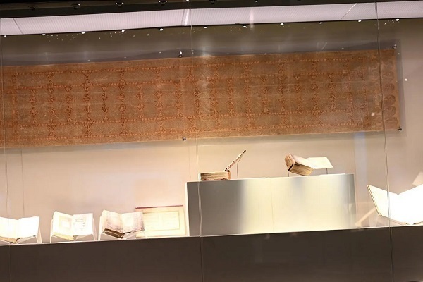 Cidde’deki İslam Sanatları Evi’nde el yazma Kur’an-ı Kerim sergileniyor Cidde’deki İslam Sanatları Evi’nde el yazma Kur’an-ı Kerim sergileniyor