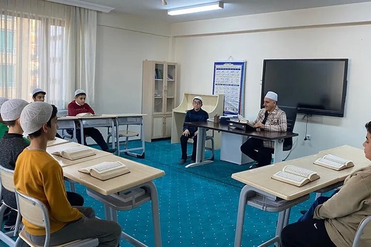 Örgün eğitimle birlikte 7 ayda hafız oldu