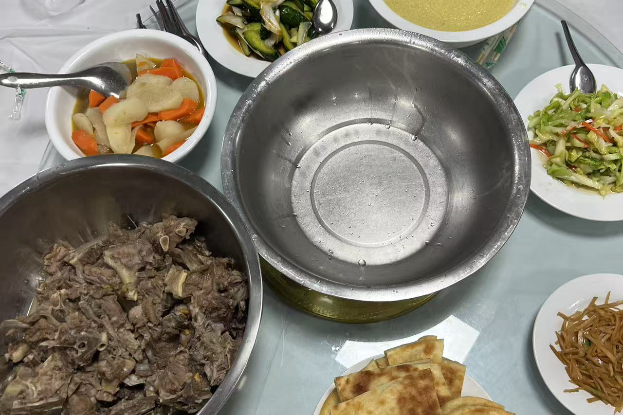 Çin camilerinde iftar yemeğinde maneviyat ve misafirperverlik birarada