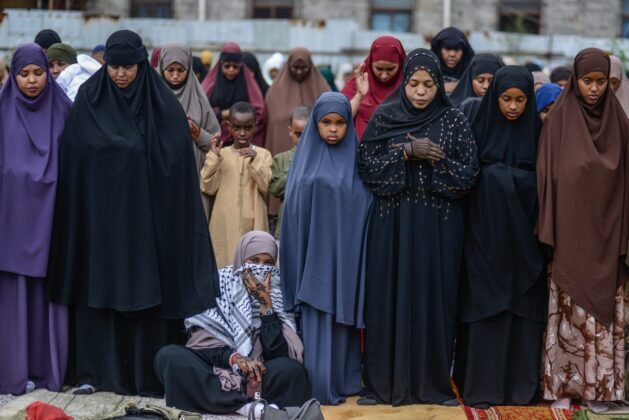 Dünya genelinde Ramazan Bayramı namazlarından kareler
