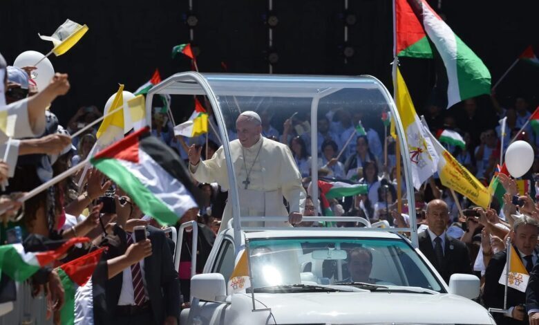 Papa Francis’in özel aracı mobil kliniğe dönüştürüldü