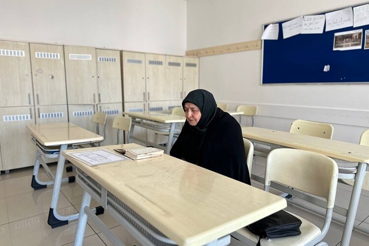 İstanbul’da yaşayan 78 yaşındaki kadın imam hatip lisesini bitirip hafız oldu
