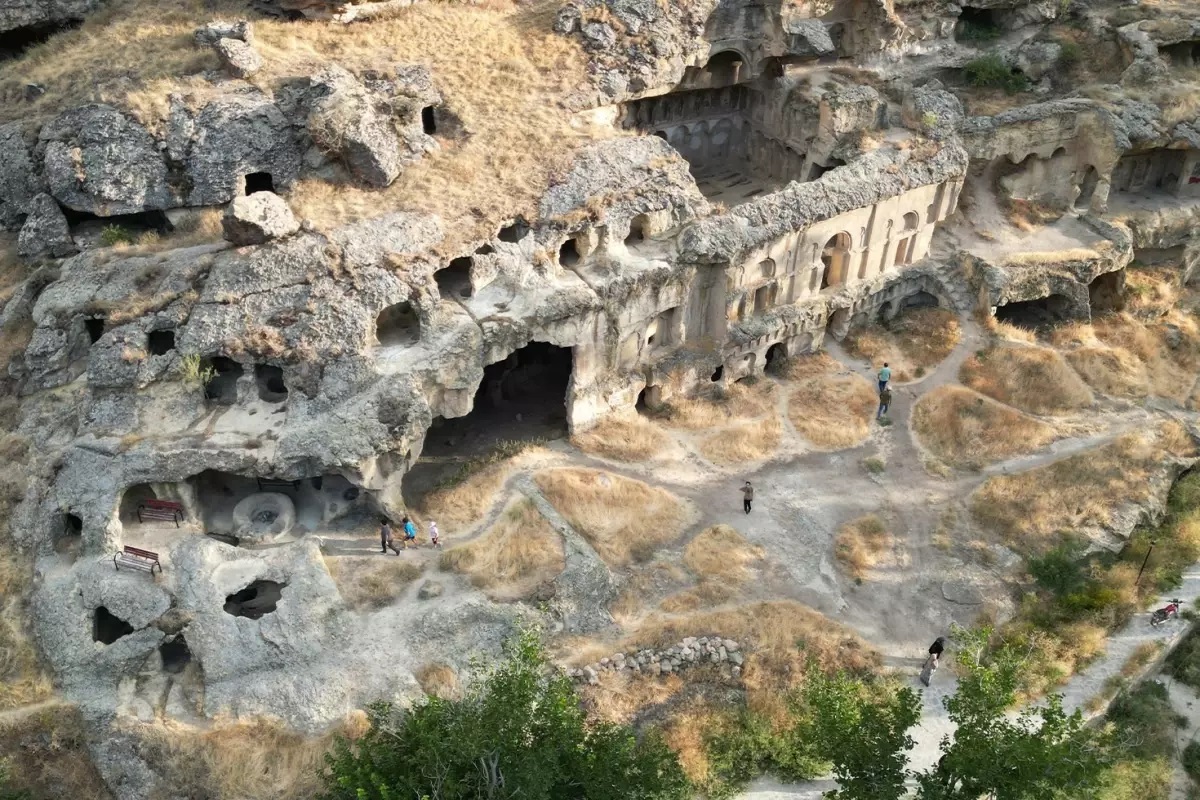 Türkiye'de tek ve 800 yıldır ayakta: Üstü cami, altı kilise
