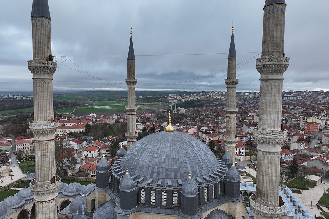 Selimiye'nin minareleri mahyalandı