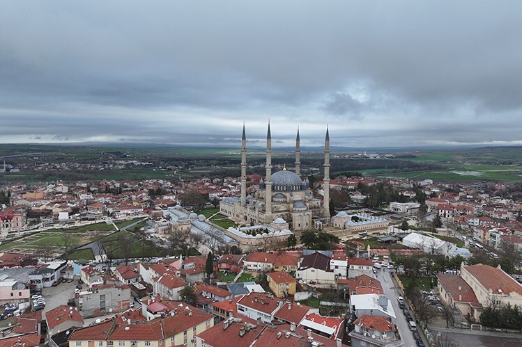 Selimiye'nin minareleri mahyalandı