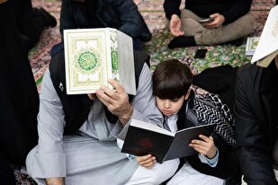 Kadir gecesinin ilk gününde İmam Hüseyin Türbesinden kareler