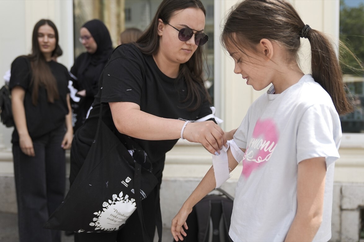 Bosna Savaşı'nda Sırplar tarafından öldürülen 3 binden fazla sivil, Beyaz Kurdele Günü'nde anıldı