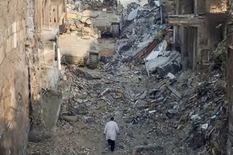İsrail'in Gazze'de alıkoyduğu doktor Hüsam Ebu Safiye bir yıl sonra ilk kez görüntülendi İsrail'in Gazze'de alıkoyduğu doktor Hüsam Ebu Safiye bir yıl sonra ilk kez görüntülendi