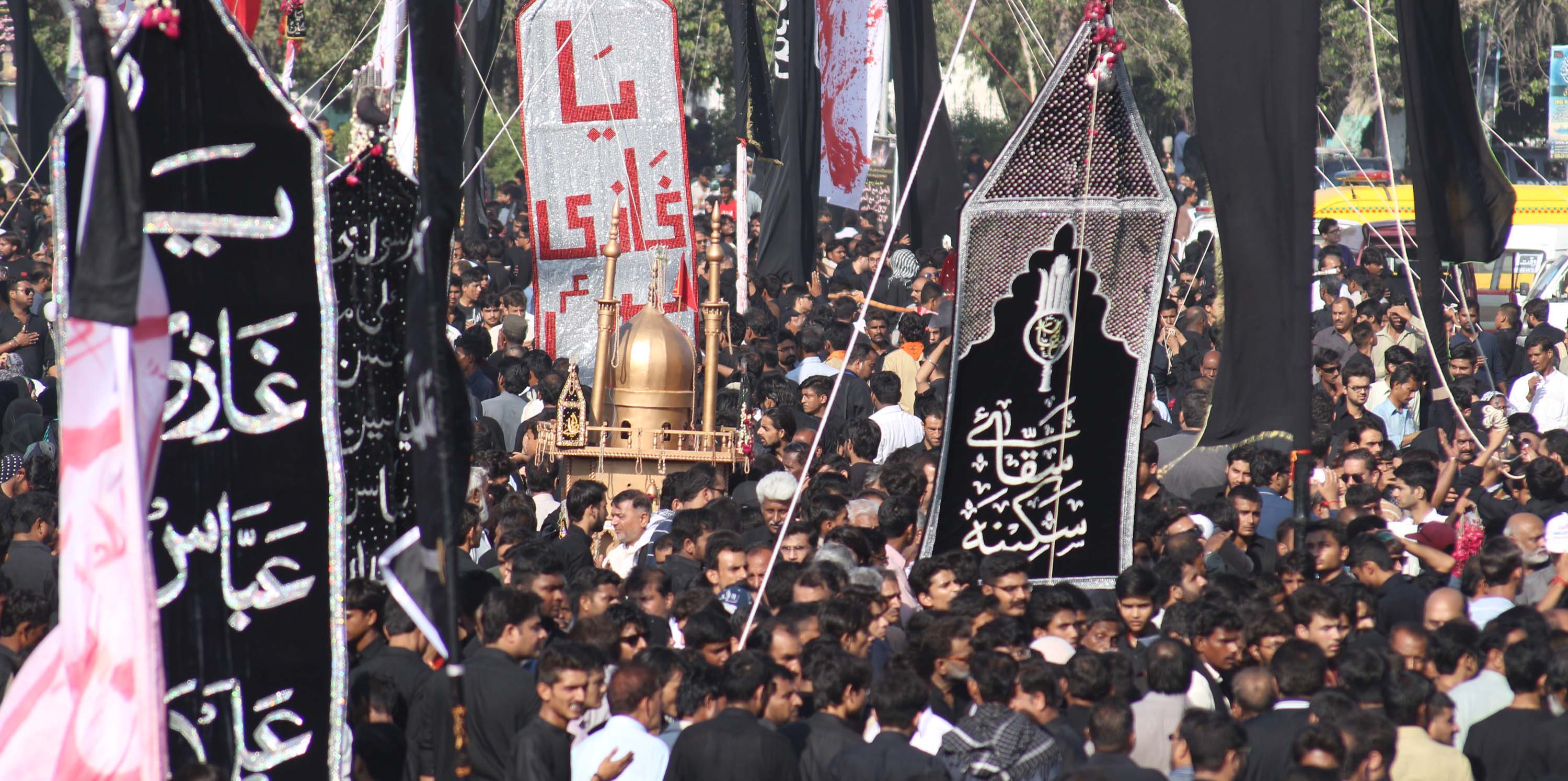 پاکستان سمیت دنیا کے اکثر ممالک میں آج یوم عاشورا منایا جارہا ہے