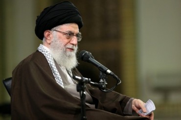 ایران کے خلاف دس سالہ پابندیوں کی توسیع معاہدے کی خلاف ورزی ہے۔ رہبر انقلاب