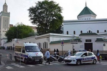 فرانس ؛ اسلاموفوبیا میں شدت اور حکومتی چشم پوشی فرانس ؛ اسلاموفوبیا میں شدت اور حکومتی چشم پوشی