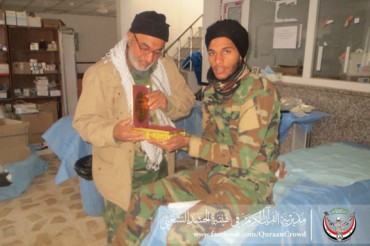 داعش سے جنگ میں مصروف مجاہدین کو قرآن مجید کا تحفہ+ تصاویر داعش سے جنگ میں مصروف مجاہدین کو قرآن مجید کا تحفہ+ تصاویر