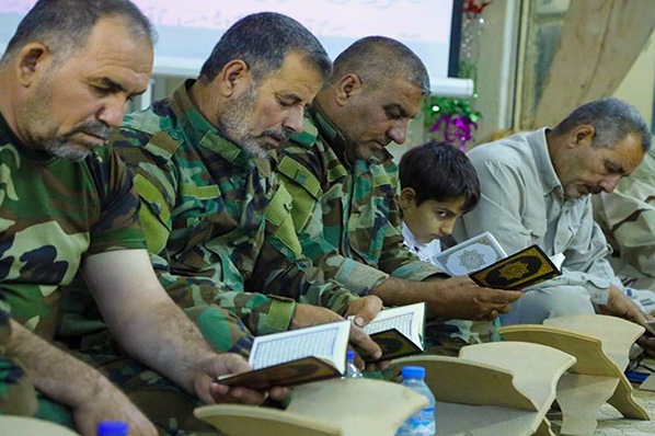 محاز جنگ پر محفل قرآن + فوٹو محاز جنگ پر محفل قرآن + فوٹو