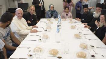 ویٹکن؛ پاپ نے شامی پناہ گزینوں کو مہمان بنا لیا ویٹکن؛ پاپ نے شامی پناہ گزینوں کو مہمان بنا لیا