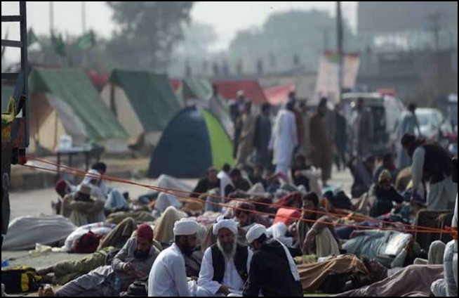 اسلام آباد دھرنا: انتظامیہ نے ختم نبوت دھرنے کے شرکا کو سات بجے کی آخری وارننگ دے دی