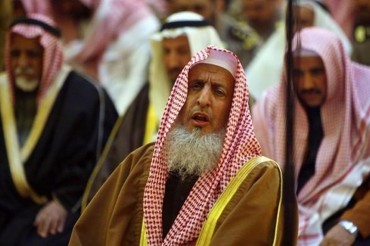 سعودی مفتی نے جمعہ کے خطبوں میں سیاسی بیان پر خبردار کردیا