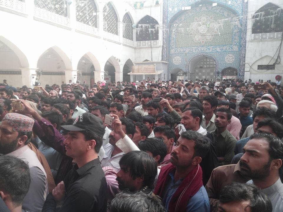 سانحہ سیہون کے خلاف زائرین کا زبردست احتجاج