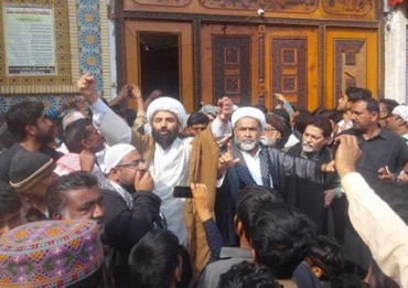 سانحہ سیہون کے خلاف زائرین کا زبردست احتجاج
