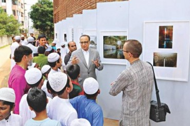 بنگلہ دیش کی مسجد میں منفرد نمائش کا انعقاد بنگلہ دیش کی مسجد میں منفرد نمائش کا انعقاد