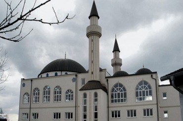 آسٹریا میں اسلامی مراکز پر حملوں میں تیزی آسٹریا میں اسلامی مراکز پر حملوں میں تیزی