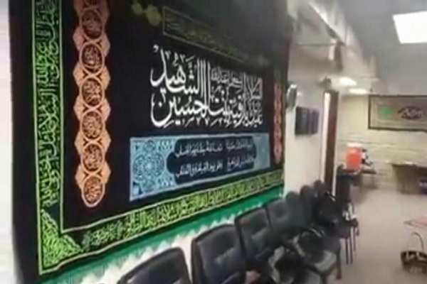 عاشقان اہل بیت نے امریکہ میں مسجد کو سیاہ پرچموں سے سجا دیا + تصویر