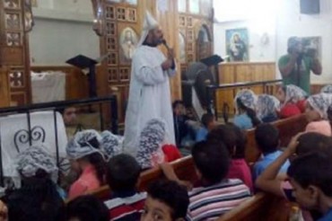 مصر کے کیھتولک کلیسا کی جانب سے قرآن تقسیم مصر کے کیھتولک کلیسا کی جانب سے قرآن تقسیم