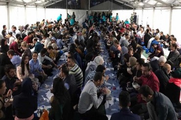 برطانیہ میں «خیمه افطار» کا اہتمام برطانیہ میں «خیمه افطار» کا اہتمام