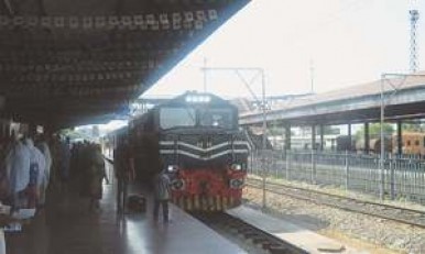 پاکستان ‘عیدالفطر پر بزرگ شہری ریل میں مفت سفر کرسکیں گے‘
