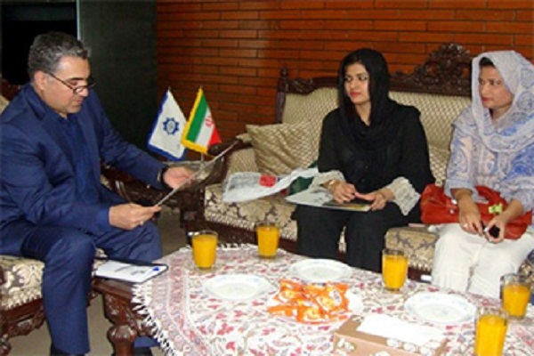 پاکستان؛عشرہ کرامت کے موقع پر قرآنی پینٹنگ نمایش پاکستان؛عشرہ کرامت کے موقع پر قرآنی پینٹنگ نمایش