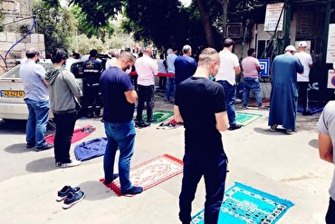 مسجدالاقصی میں نماز باجماعت بغیر نمازیوں کے مسجدالاقصی میں نماز باجماعت بغیر نمازیوں کے