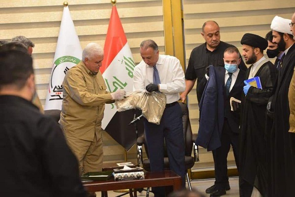 عراقی وزیر اعظم حشدالشعبی کی وردی میں