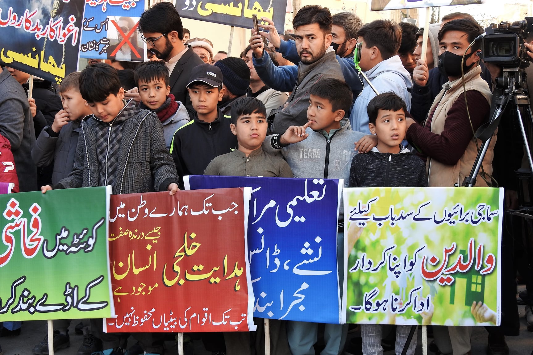 اسلامی اور قبائلی اقدار والے معاشرے میں خواتین کی تذلیل برداشت نہیں- ریلی مقررین