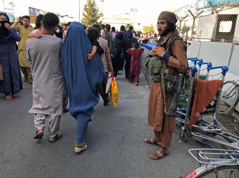 غیرملکیوں کا کابل سے اخراج جاری / طالبان کا واشنگٹن کو انتباہ
