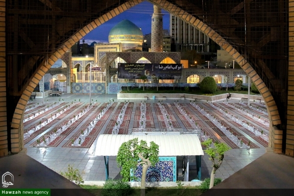 زائرین اور مجاورین حرم امام رضا(ع) کے بابرکت دسترخوان پر مہمان