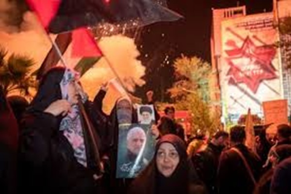 ایران کے اسرائیل پر میزائل حملوں کے بعد غزہ، بغداد،لبنان، ترکی اور دیگر ممالک میں عوام کا جشن