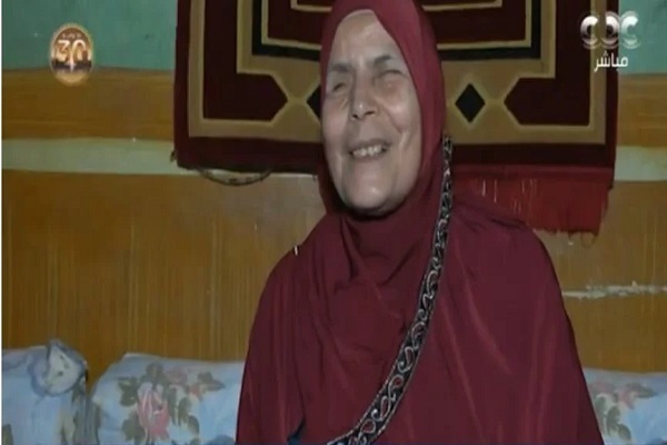 ایک نابینا خاتون کی کہانی جس نے اپنی زندگی مصر میں قرآن پڑھانے کے لیے وقف کر دی + ویڈیو
