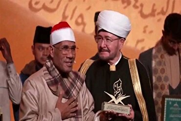 روسی قرآنی مقابلوں میں استاد طاروطی کی حوصلہ افزائی