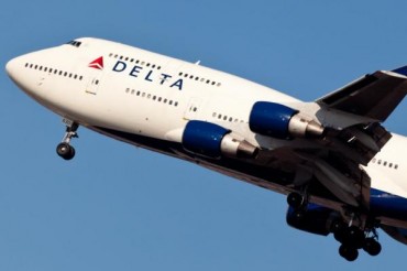 美国网络红人遭达美航空赶下飞机 原因竟然只是「说阿拉伯语」？