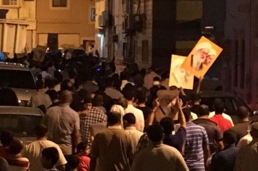 巴林人民举行游行活动抗议继续监禁谢赫伊萨·卡西姆