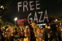 特拉维夫举行大规模示威活动抗议加沙地带的暴力活动