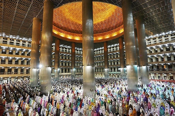 伊斯蒂克拉尔清真寺；东南亚最大的清真寺